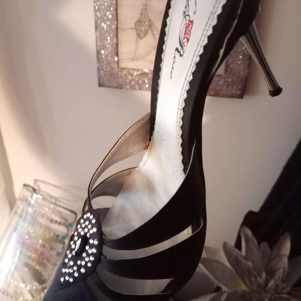 Shoe - Picture 3 of 6